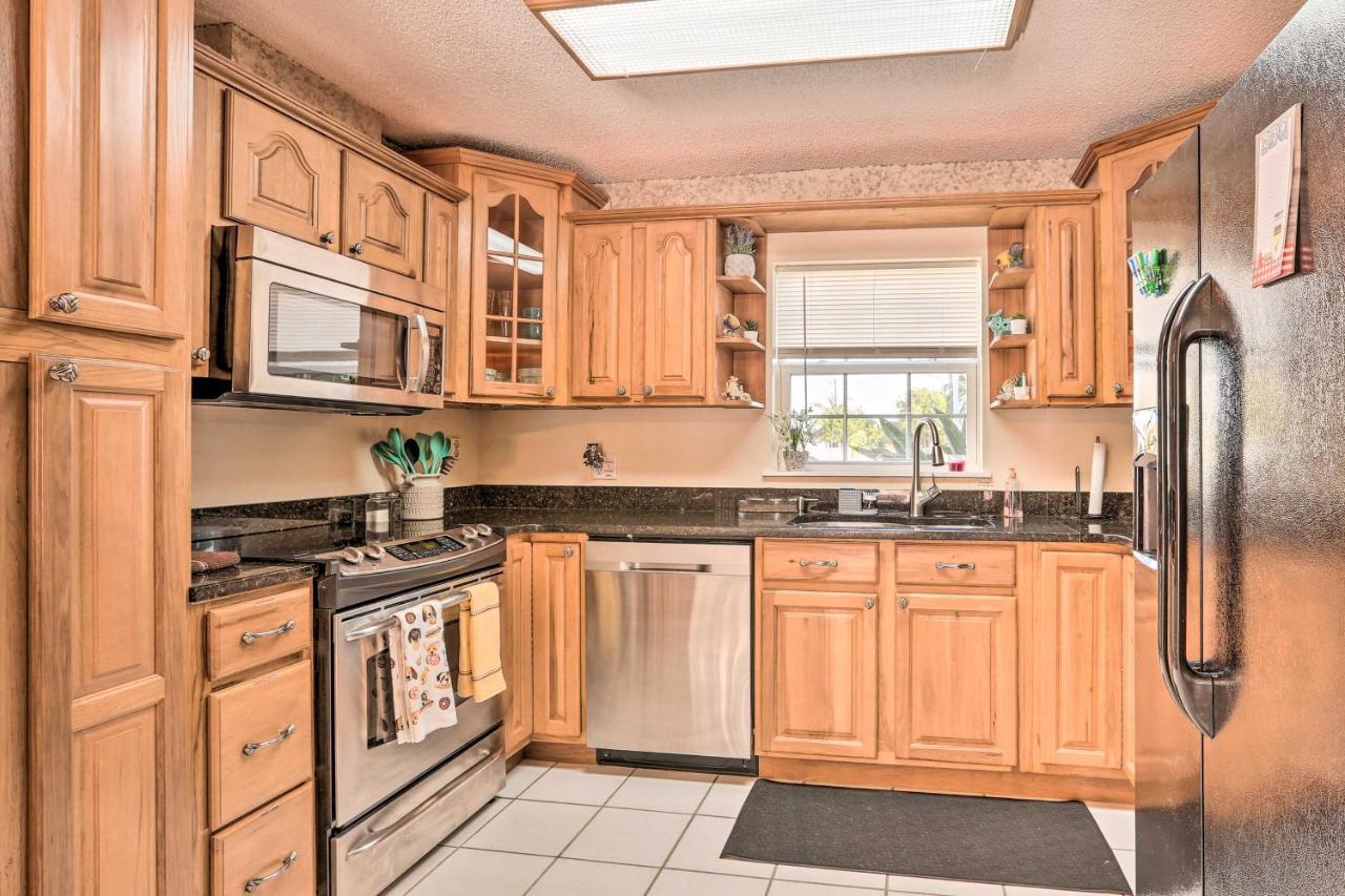 Colorful Cape Coral Retreat With Screened Lanai! Bagian luar foto